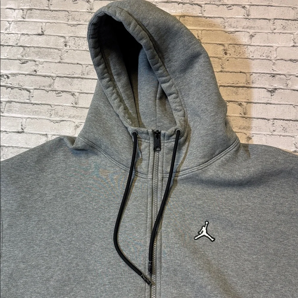 Jordan mens XL light gray full zip fleece cotton blend hoodie EUC